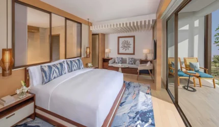 anantara_mina_al_arab_ras_al_khaimah_resort_guest_room_premier_garden_terrace_room_king_984x532